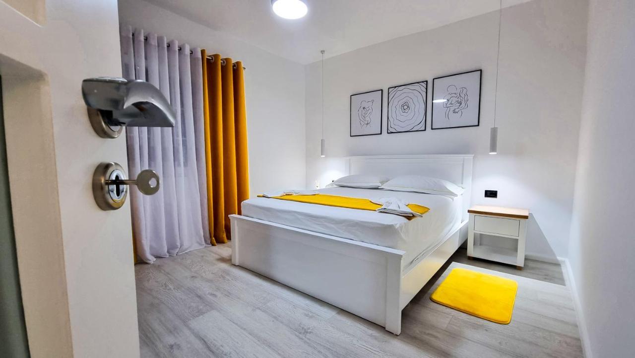 'The Yellow' Condo Berat Luaran gambar