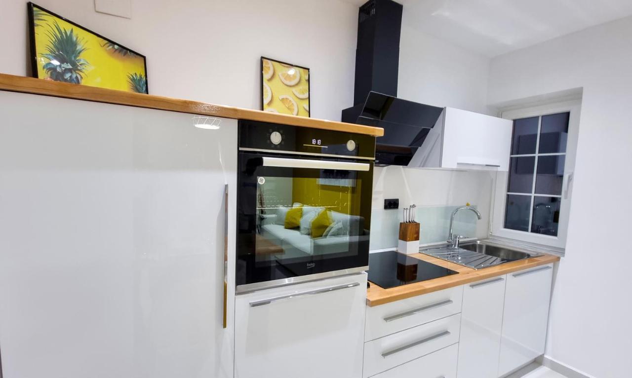 'The Yellow' Condo Berat Luaran gambar