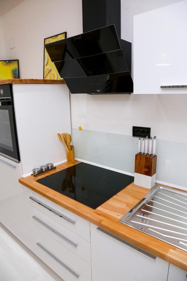 'The Yellow' Condo Berat Luaran gambar